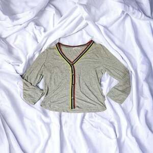 Persaya Small Pullover Long Sleeve V-Neck Shirt